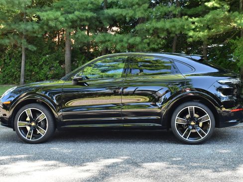 Used 2023 Porsche Cayenne Platinum Edition AWD/4WD image 4