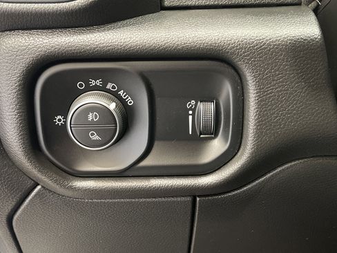 Used 2022 RAM 2500 Big Horn w/ Cold Weather Group image 11