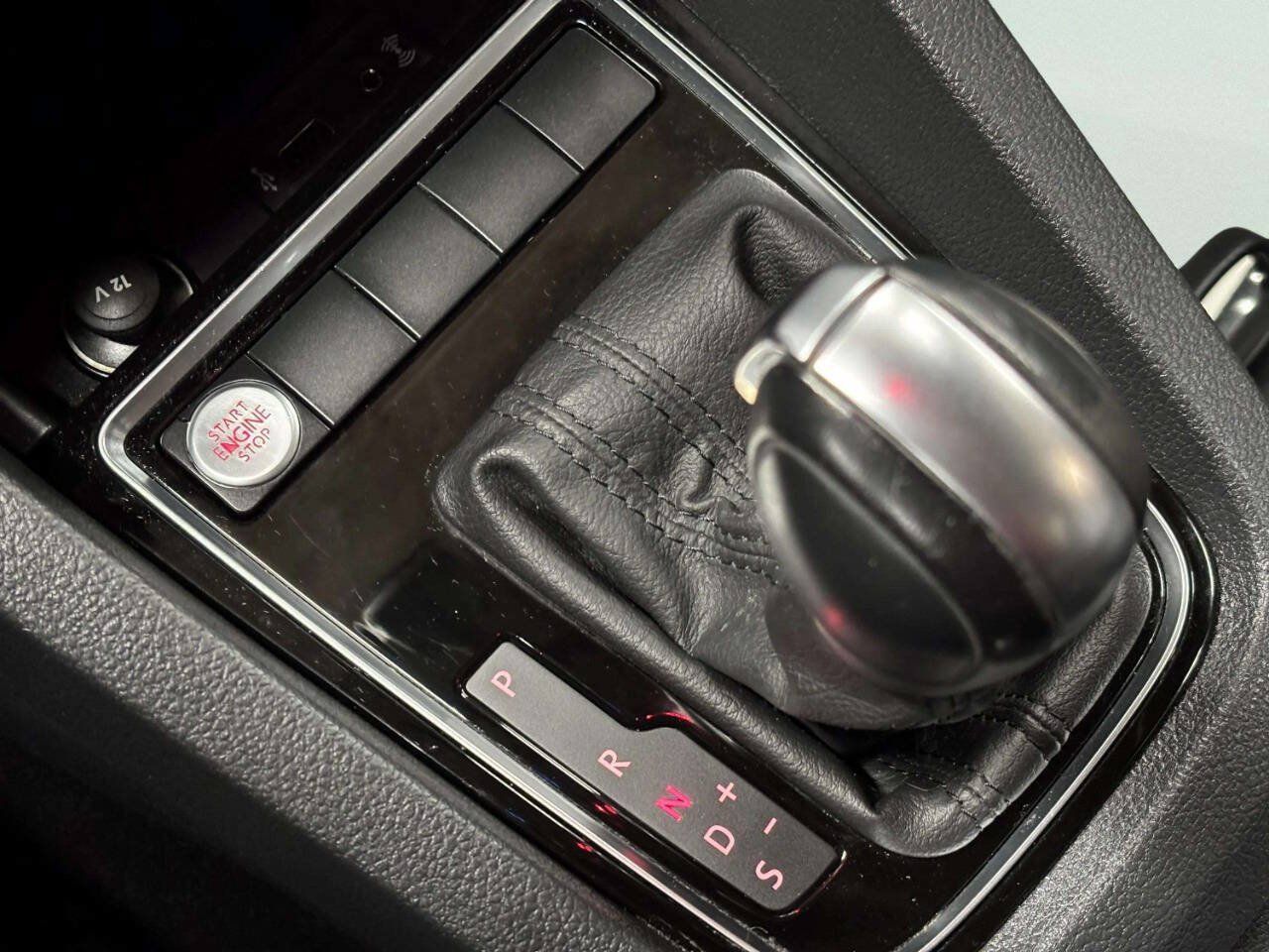 Used 2016 Volkswagen Jetta SEL FWD image 28