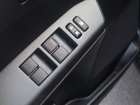 Used 2018 Toyota RAV4 LE AWD/4WD image 34
