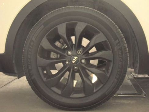 Used 2020 Kia Sorento EX image 25