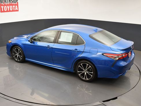 Used 2019 Toyota Camry SE image 18