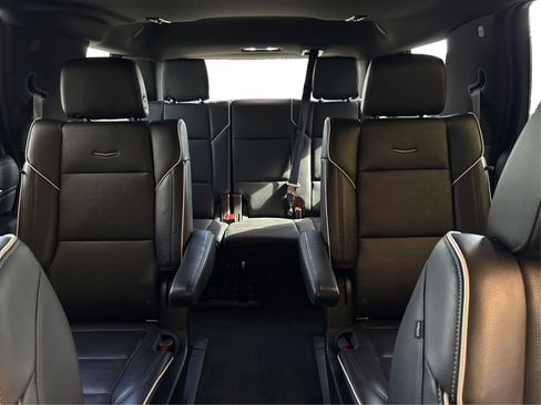 Used 2022 Cadillac Escalade Premium Luxury w/ Performance Package image 17