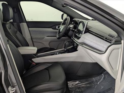 Used 2023 Jeep Compass Latitude image 21