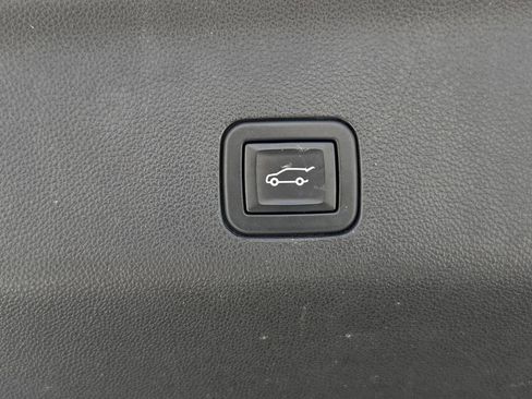 Used 2021 Chevrolet Tahoe Premier w/ Premium Package image 34