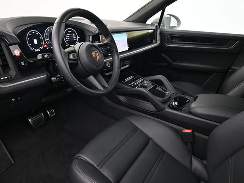 Certified 2026 Porsche Cayenne GTS AWD/4WD image 4