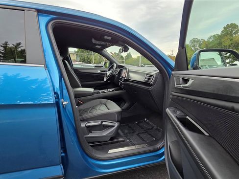 Certified 2024 Volkswagen Atlas Cross Sport SE w/ Black Wheel Package AWD/4WD image 30