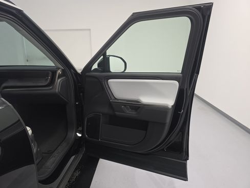 Used 2025 Rivian R1S Adventure Dual AWD/4WD image 18