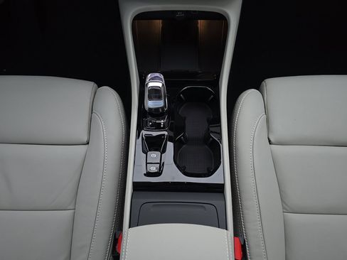 New 2026 Volvo XC40 B5 Ultra w/ Climate Package image 19