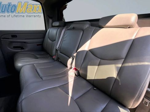 Used 2005 Chevrolet Avalanche Z71 w/ Sun And Sound Package AWD/4WD image 25