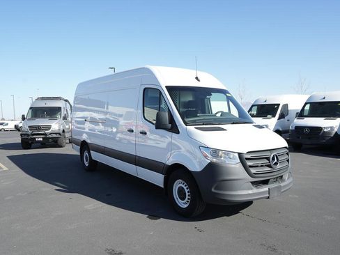 Used 2023 Mercedes-Benz Sprinter 2500 image 3