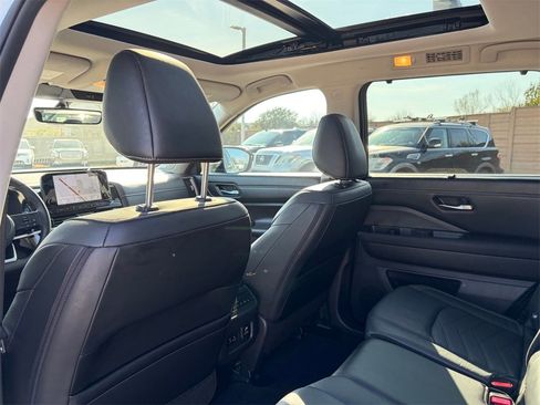 Used 2023 Nissan Pathfinder Platinum w/ Cargo Package image 22