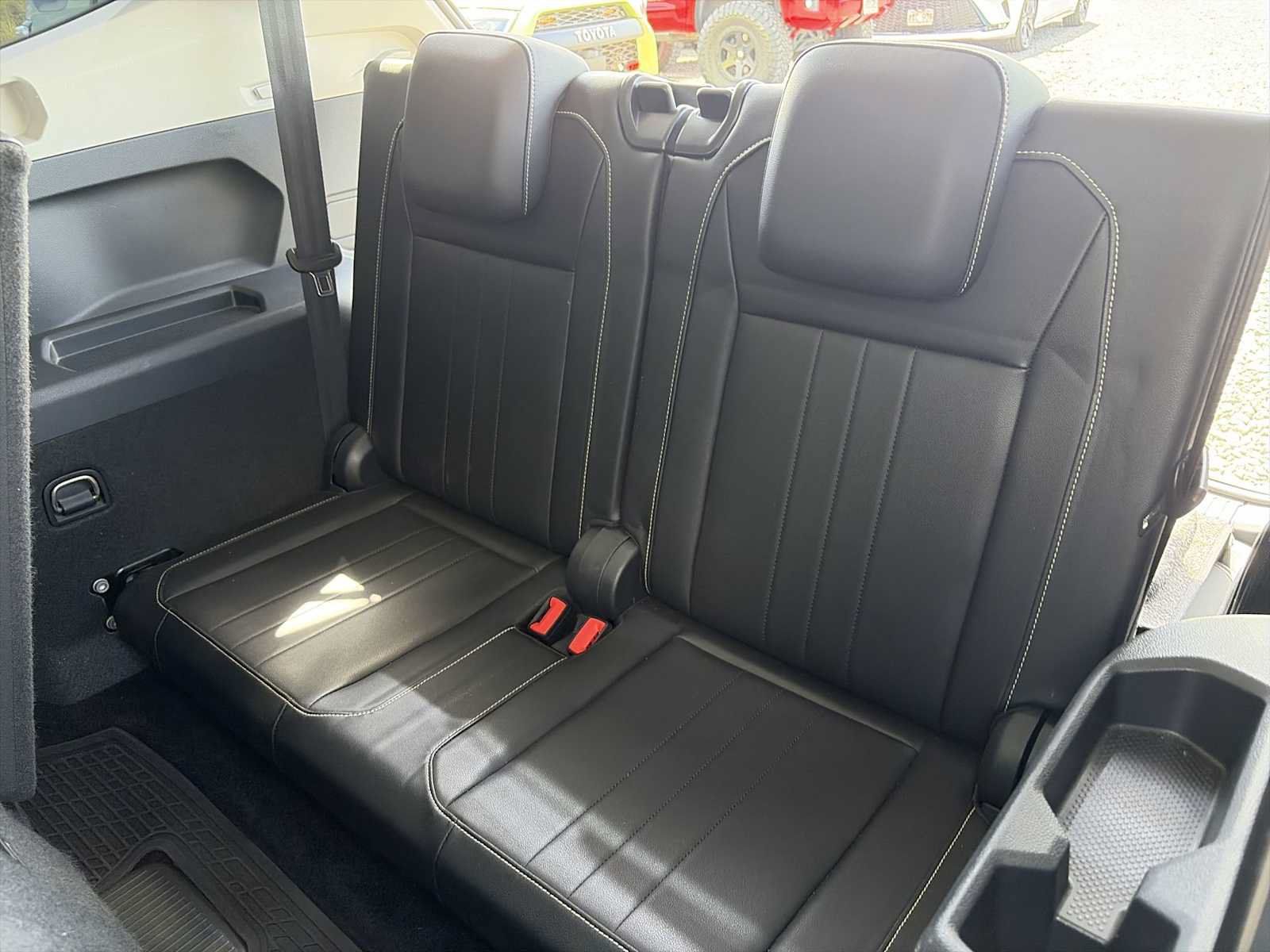 Used 2023 Volkswagen Tiguan SE w/ Panoramic Sunroof Package FWD image 25