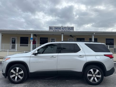 Used 2019 Chevrolet Traverse LT w/ LT Premium Package image 2