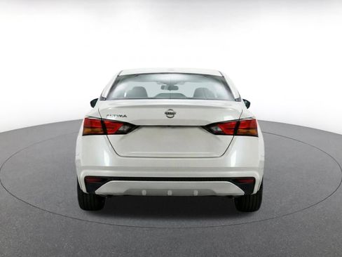 Used 2025 Nissan Altima 2.5 SV FWD image 6