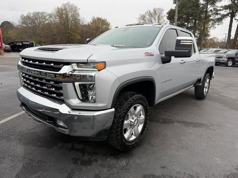 Used 2022 Chevrolet Silverado 2500 LTZ w/ LTZ Plus Package AWD/4WD image 3