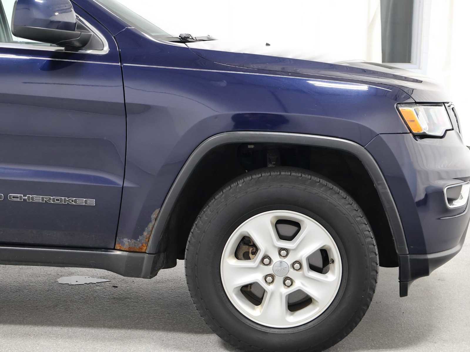 Used 2017 Jeep Grand Cherokee Laredo w/ Quick Order Package 23E AWD/4WD image 11