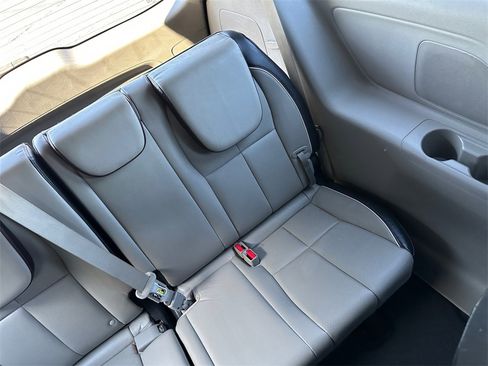 Used 2019 Kia Sedona EX image 42