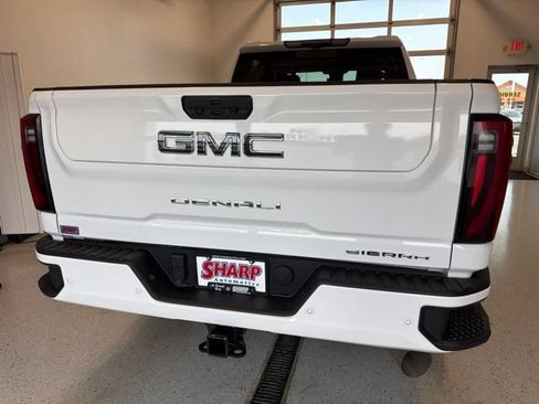 Used 2024 GMC Sierra 2500 Denali Ultimate AWD/4WD image 10