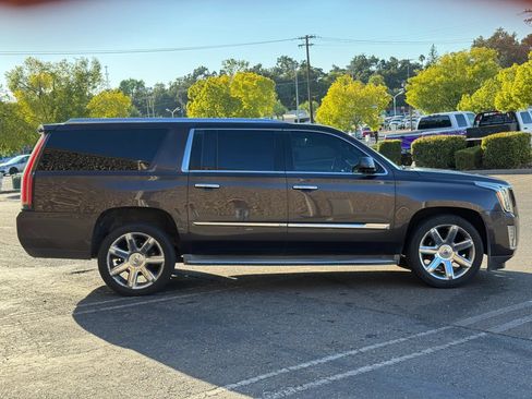 Used 2015 Cadillac Escalade ESV Premium AWD/4WD image 3