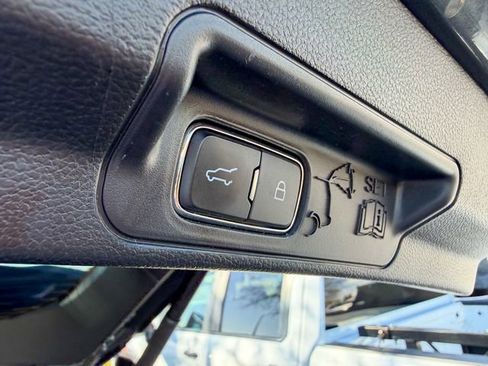 Used 2022 Ford Explorer XLT w/ Equipment Group 202A image 27