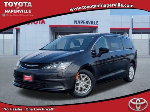 Used 2017 Chrysler Pacifica LX image 1