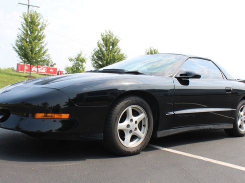 Used 1995 Pontiac Firebird Coupe RWD image 2