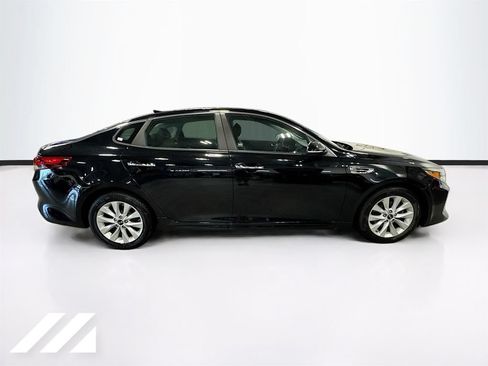 Used 2018 Kia Optima S FWD image 4