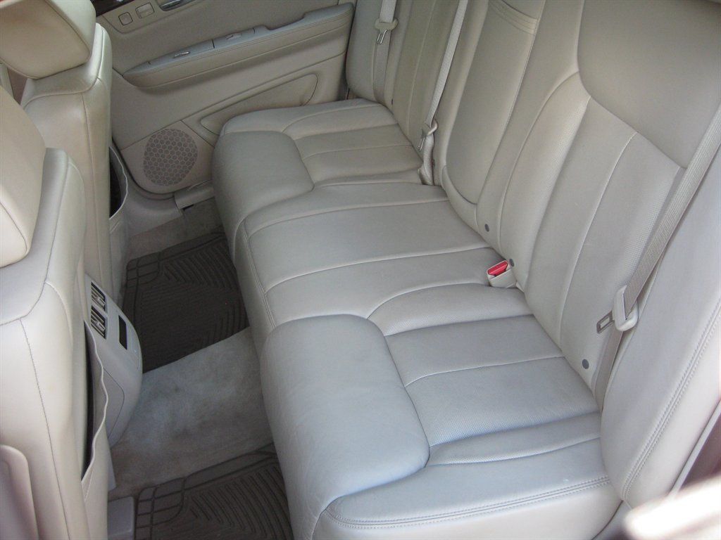 Used 2007 Cadillac DTS Luxury II FWD image 25