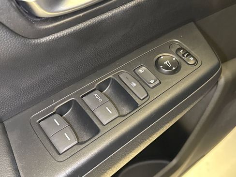 Used 2024 Honda CR-V LX image 19