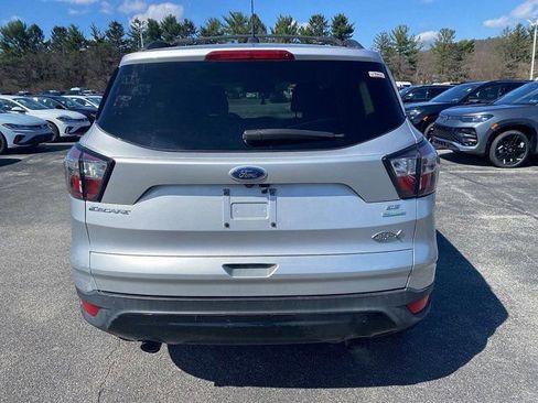 Used 2017 Ford Escape SE w/ SE Sport Appearance Package image 4