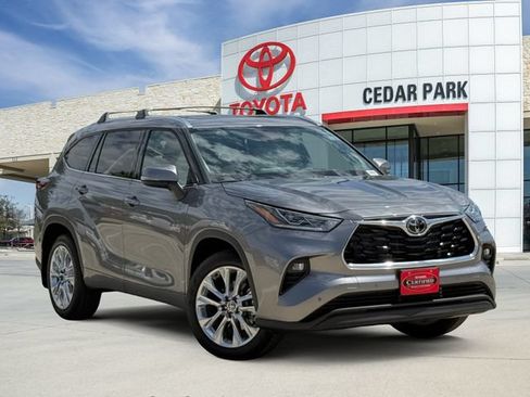 Used 2025 Toyota Highlander Limited FWD image 1