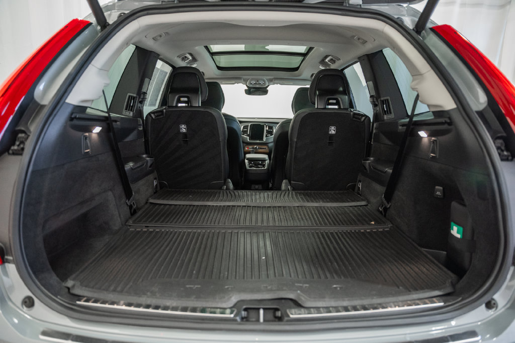 Used 2025 Volvo XC90 B6 Plus w/ Protection Package Premier AWD/4WD image 9