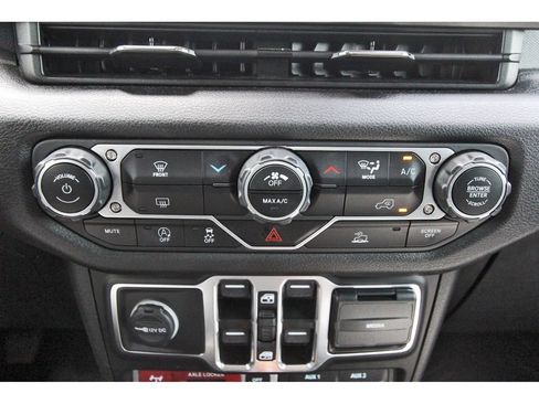 Used 2024 Jeep Wrangler Unlimited Sport AWD/4WD image 27