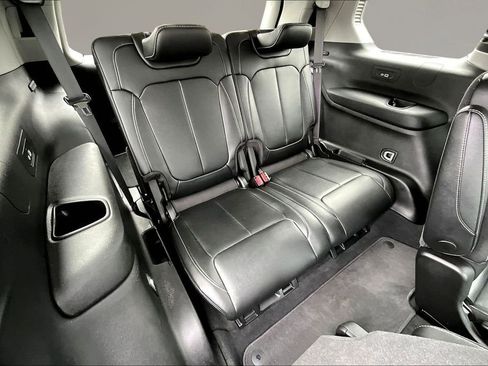 Used 2023 Jeep Grand Cherokee L Limited w/ Black Appearance Package AWD/4WD image 26
