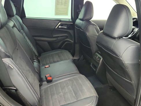 Used 2023 Mitsubishi Outlander SE image 24