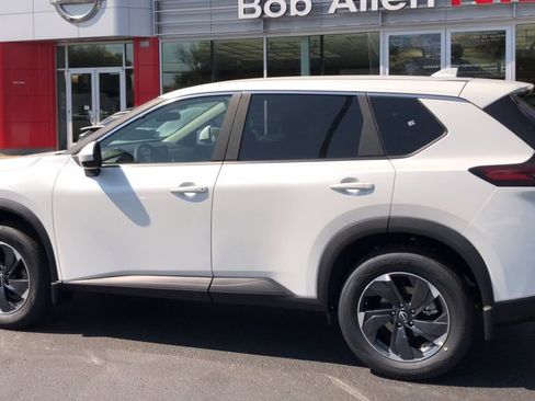 Used 2026 Nissan Rogue SV w/ Cold Weather Package AWD/4WD image 5