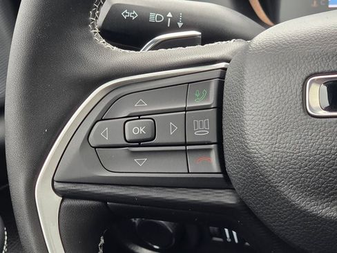 New 2025 Jeep Grand Cherokee Altitude image 20