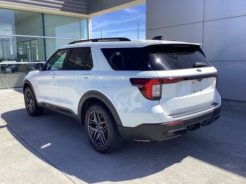 Used 2025 Ford Explorer ST-Line w/ ST-Line Street Pack image 4