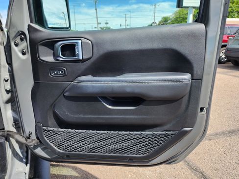 Used 2019 Jeep Wrangler Unlimited Sahara AWD/4WD image 10