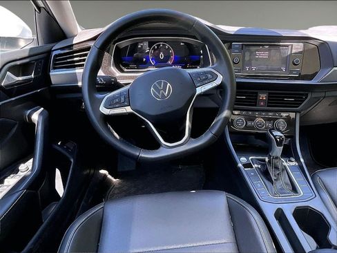 Used 2023 Volkswagen Jetta SE w/ Panoramic Sunroof Package FWD image 17