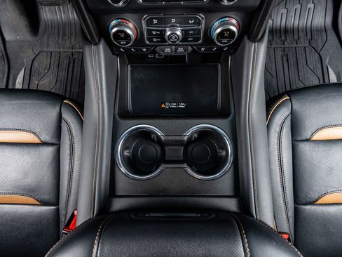 Used 2024 GMC Yukon AT4 w/ AT4 Premium Package image 24