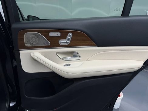Used 2022 Mercedes-Benz GLS 450 4MATIC image 21