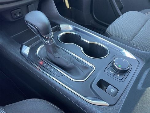 Used 2021 Chevrolet Traverse LT image 21