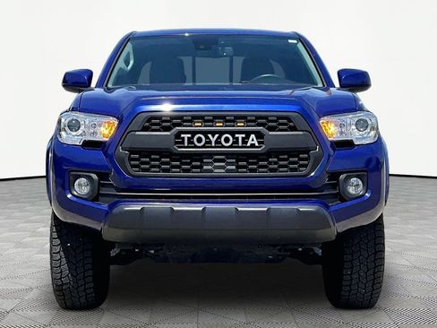Used 2022 Toyota Tacoma SR5 AWD/4WD image 3