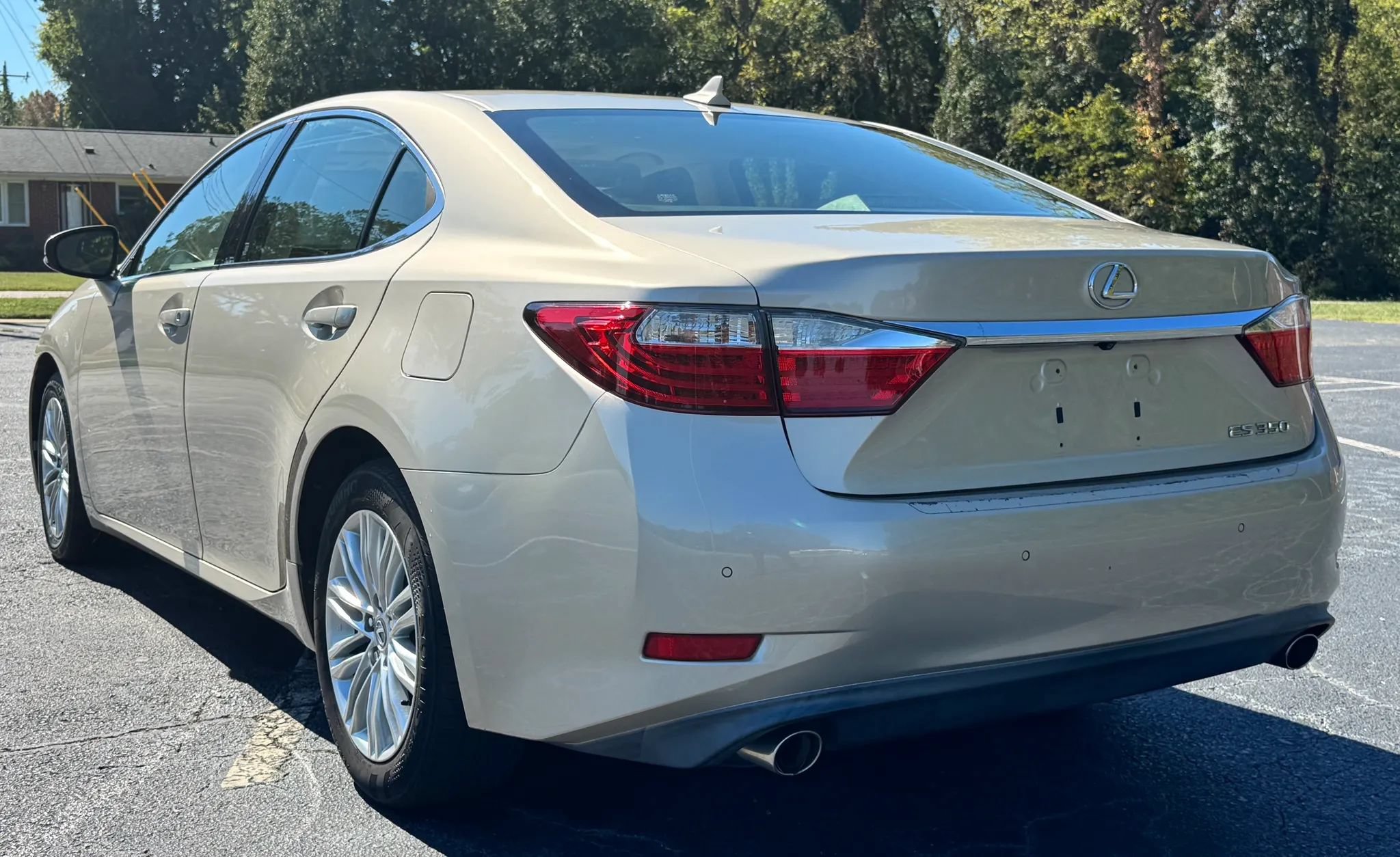Used 2014 Lexus ES 350 w/ Luxury Package FWD image 5
