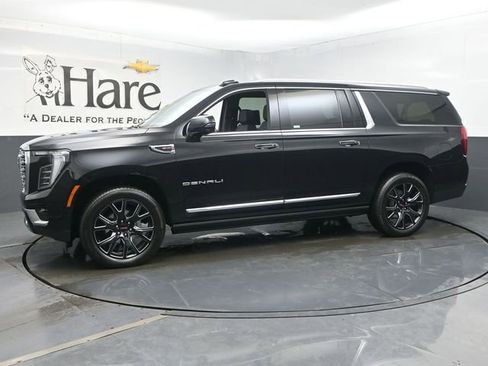 Used 2025 GMC Yukon XL Denali w/ Denali Reserve Package AWD/4WD image 34