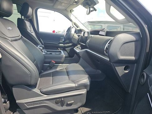 Used 2025 Ford Expedition Platinum AWD/4WD image 16