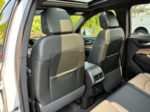 Used 2024 Chevrolet Equinox Premier FWD image 16
