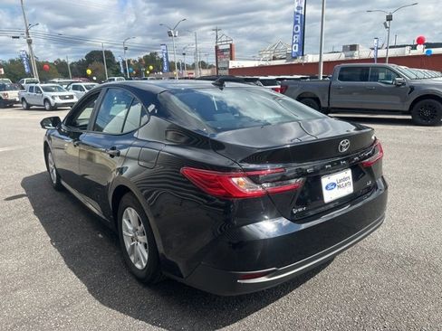 Used 2025 Toyota Camry LE image 5